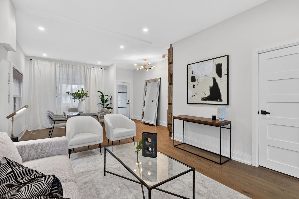 Designer City Home with Outdoor Space & New Hottub gallery image 4