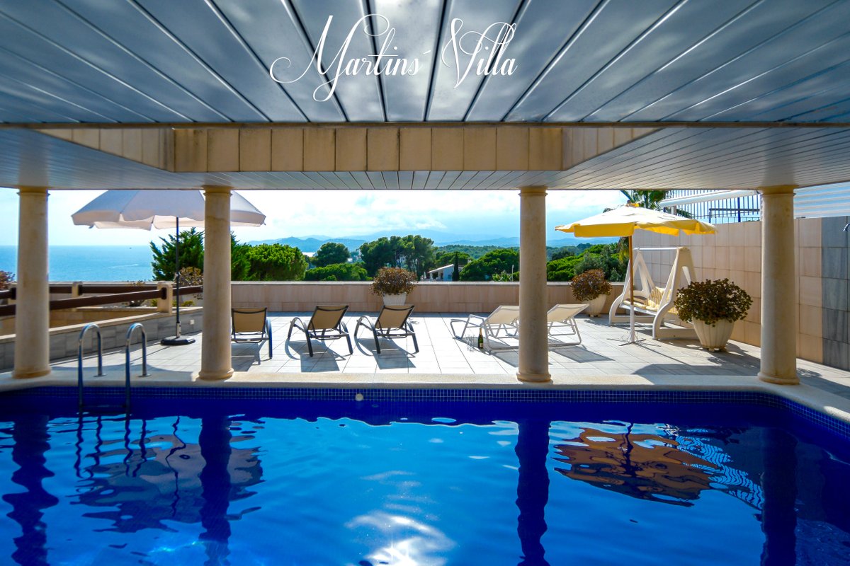 Martin ‘s Villa. House on the beach with pool