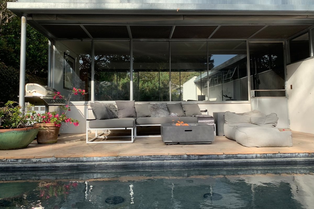 Mid-Century Modern Dream near the Beach gallery image 4