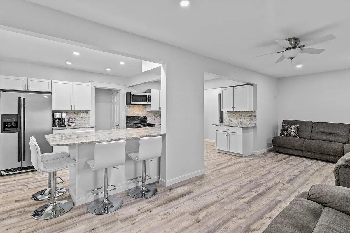 5 bed Beach house Pool & HotTub gallery image 4