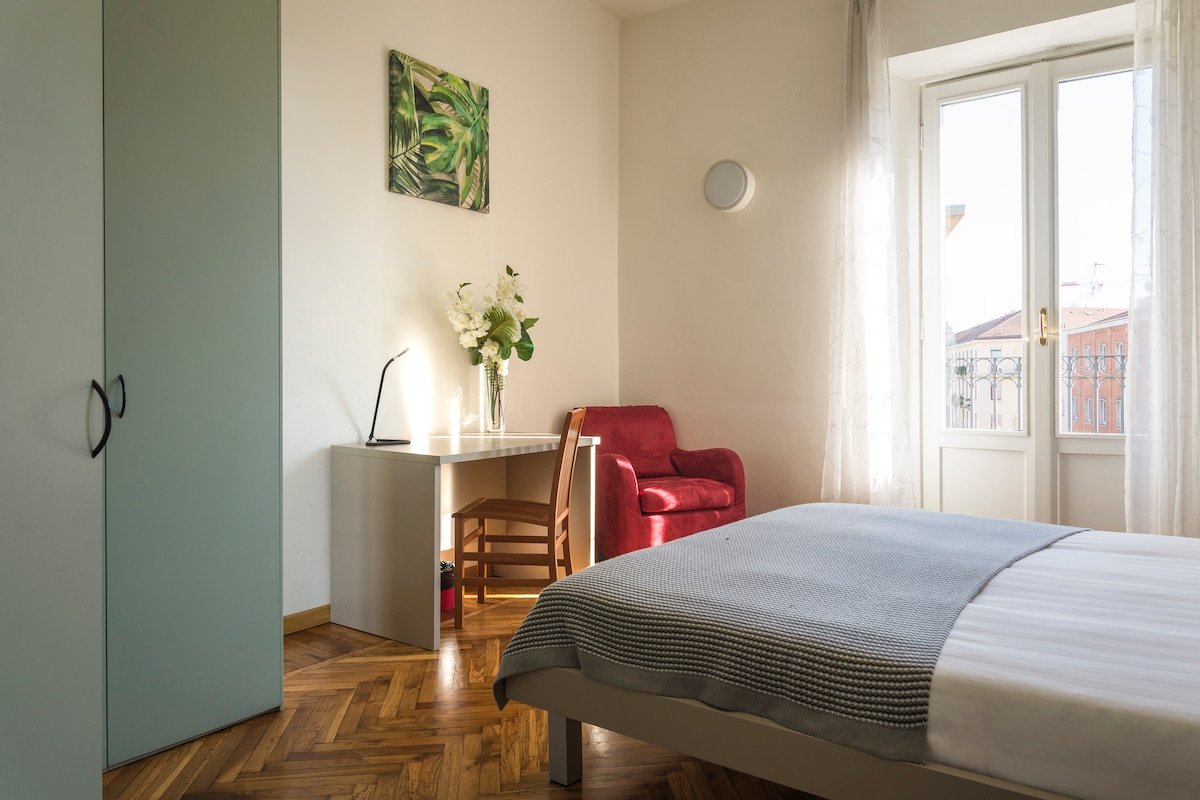 Sweet Home San Lorenzo, 2 BDR, 2 BTH, city center gallery image 2