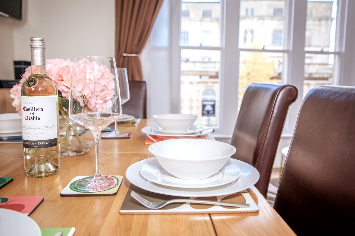 Fantastic 4 bedroom apartment with parking gallery image 3