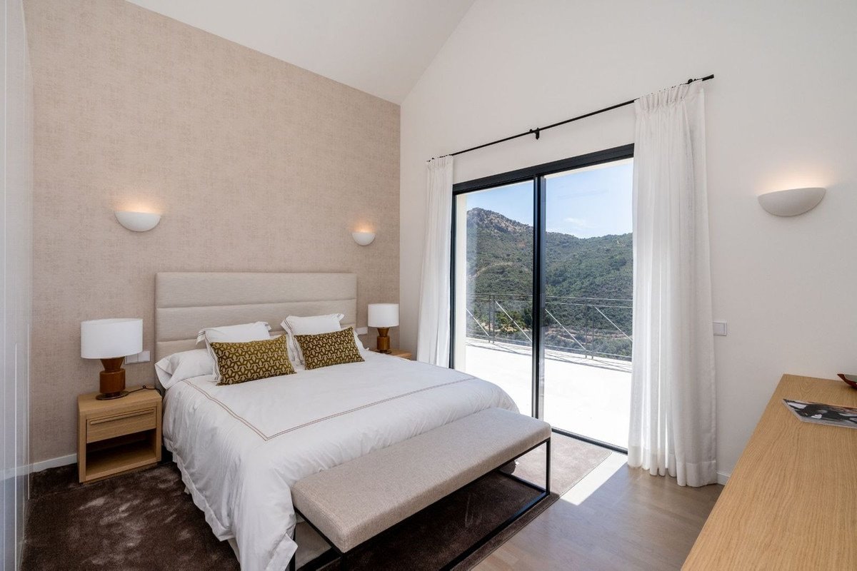 Modern villa, amazing views! gallery image 5