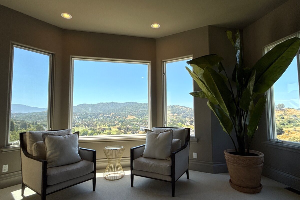 Stunning California Home & Pool gallery image 5