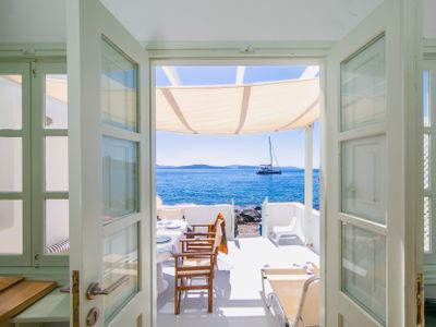 Armeni Beach House – with private boat service!