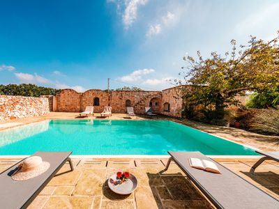 Casale La Cesarina – with Pool & Olive Groves