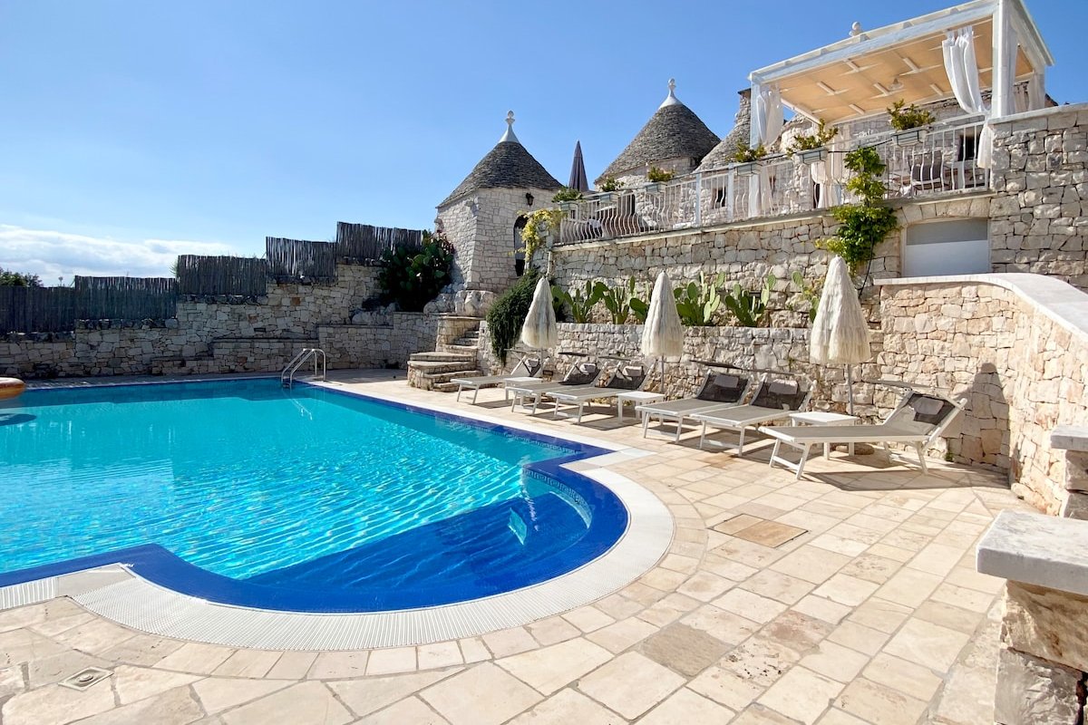 Trullo with swimming Pool in Puglia – Alberobello gallery image 2