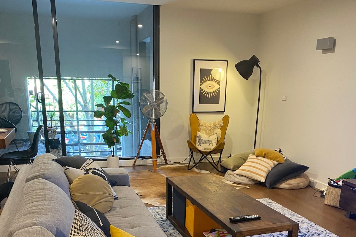 Huge 2 bed/2 bathrm apartment in heart of St Kilda gallery image 4