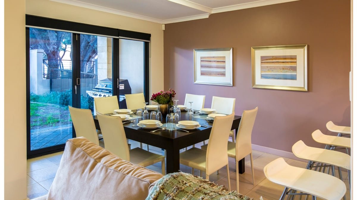 Surfside 9: In the Idyllic Yallingup Beach Scene gallery image 4