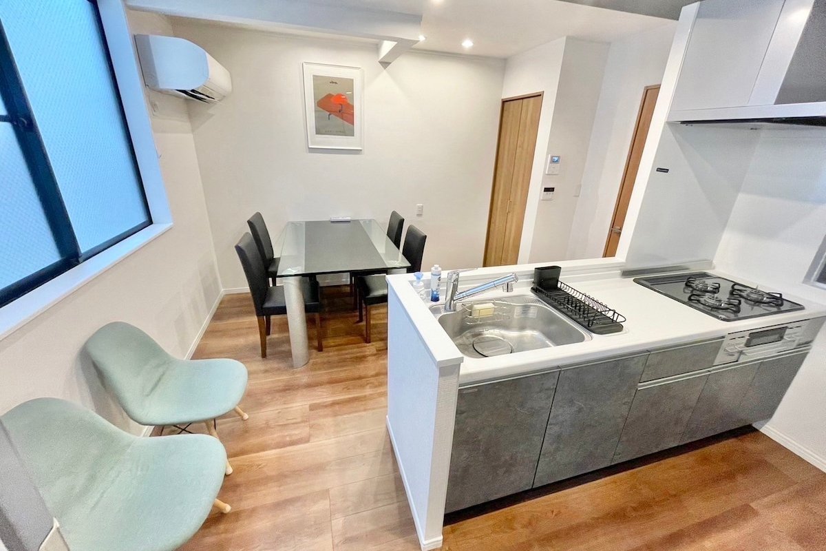 新宿の一軒家貸切/90㎡/駐車場付/3寝室・7ベッド/東新宿駅徒歩9分/新宿・渋谷・原宿エリア gallery image 3