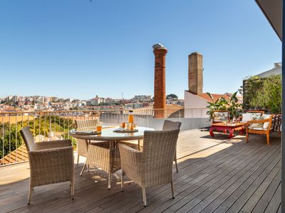 LUXURIOUS, BRIGHT & LARGE TERRACE WITH GREAT VIEW