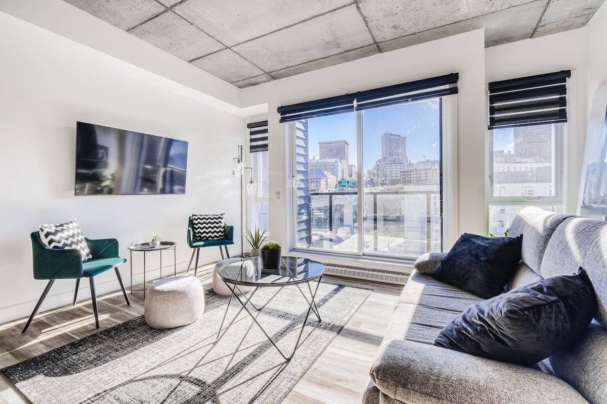 The Caiman 907- Perfect for 6-8 people gallery image 2