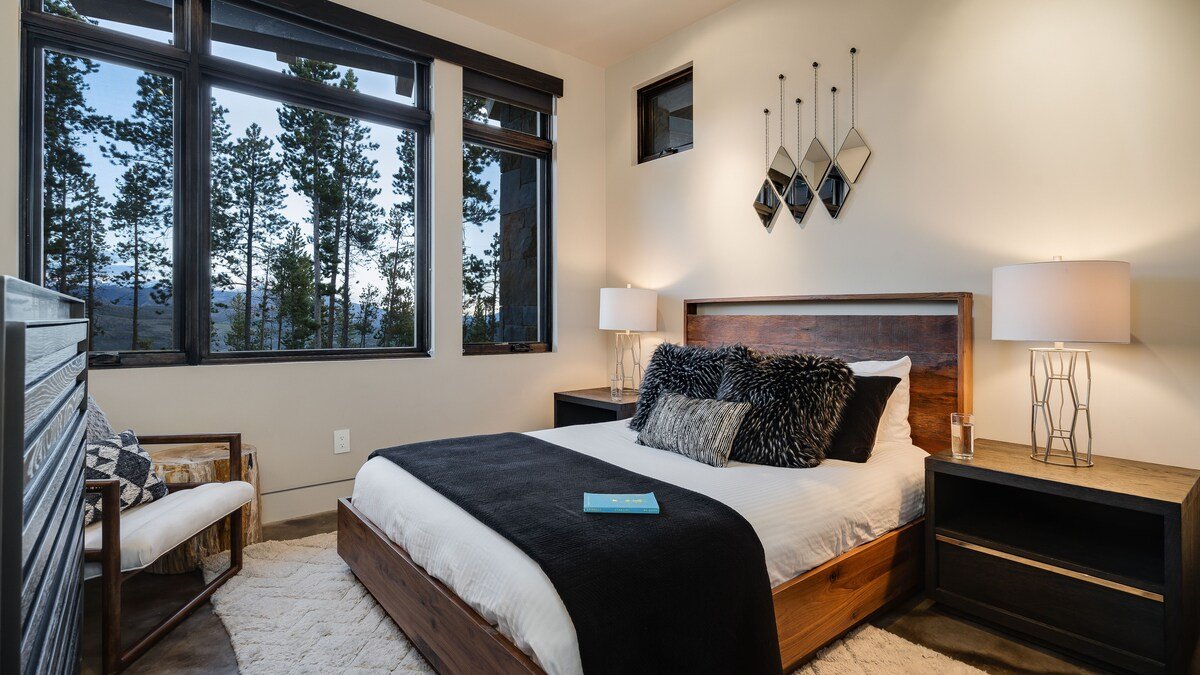 Hot Tub + Ski Shuttle – Vickery’s Vantage gallery image 3