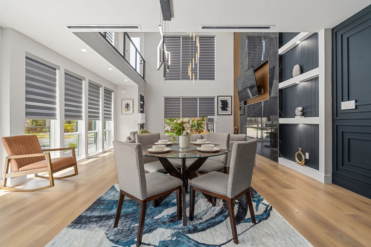 Luxurious 5 BD 5 BA Home|Rooftop + Hot tub + Grill gallery image 5