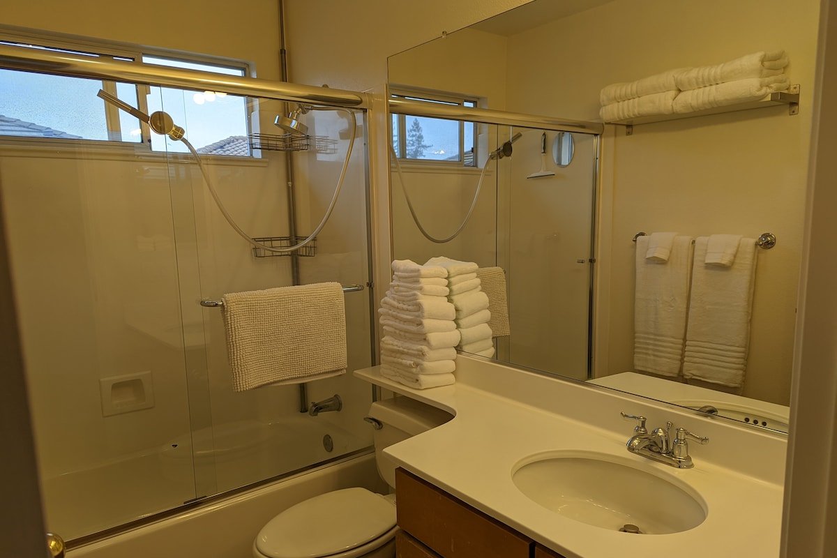 Lovely 2-Bedroom Apartment Downtown Palo Alto gallery image 5