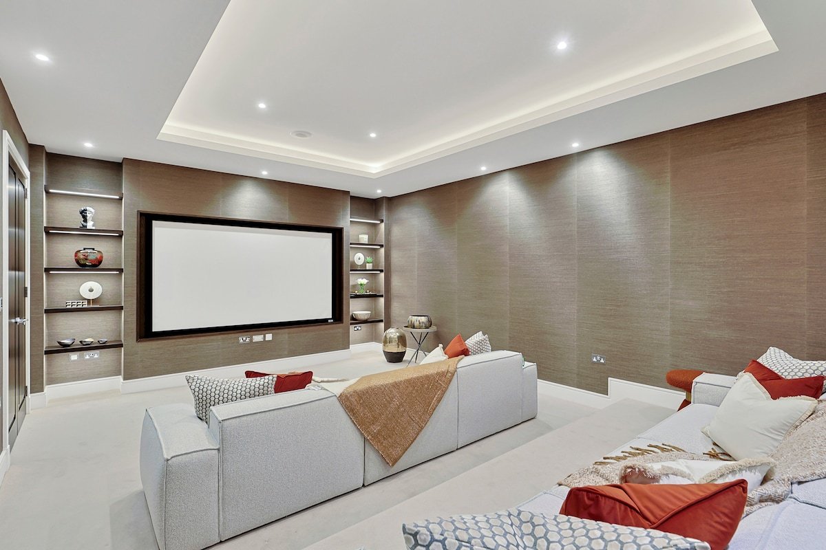 Luxe Mews Home w Cinema Room – South Kensington gallery image 2