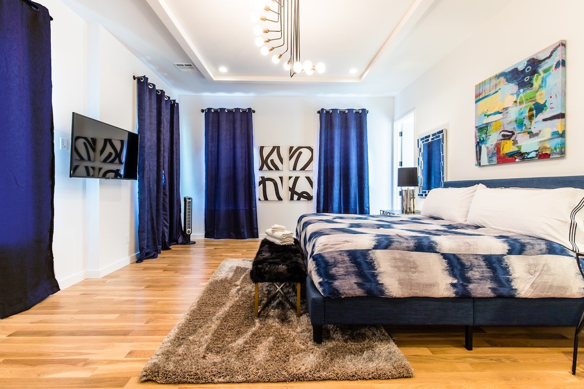 ☞Sleeps 16👈🏻Smart TVs in all Rooms | Keyless Entry gallery image 3