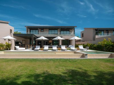 Villa Amistad · Luxury Retreat w/ Pool & Golf Cart