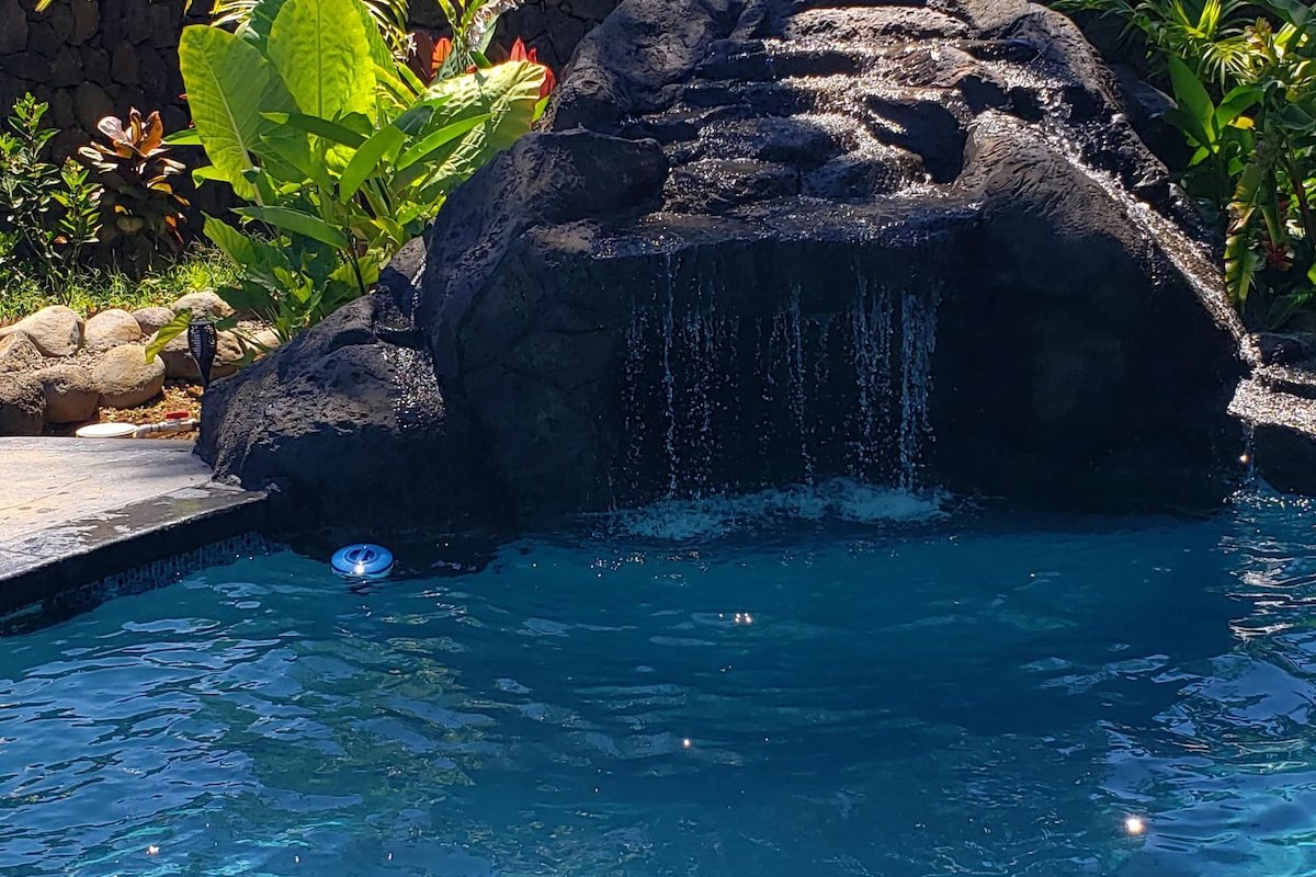 Paradise Awaits w/salt water Pool, A/C and wifi gallery image 3