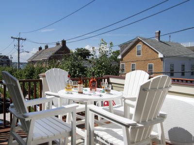 2 Bedrooms w/Loft, Deck & Fireplace on Thames St