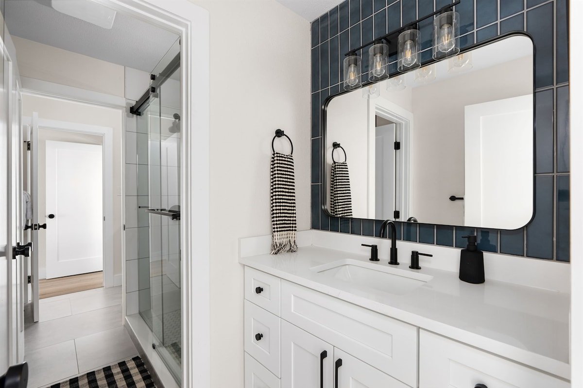 La Mariposa ~ Grand Oasis Big Luxury Home gallery image 4