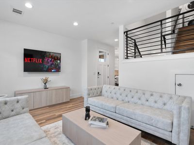 Mega Home – Up to 20 People – Mins 2 ACL/F1/Dwntwn