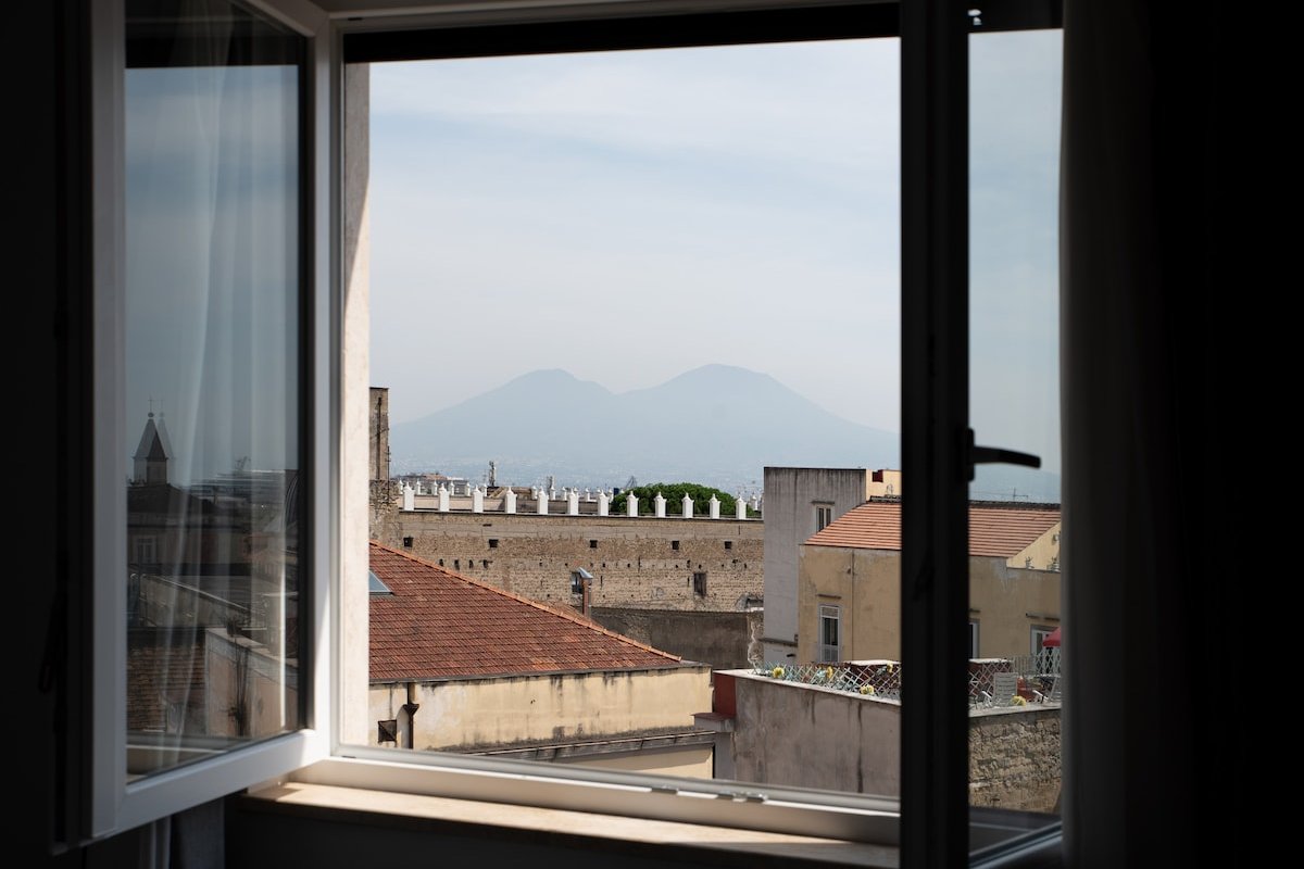 Centro Storico/Spaccanapoli – 3 Camere 3 Bagni gallery image 5