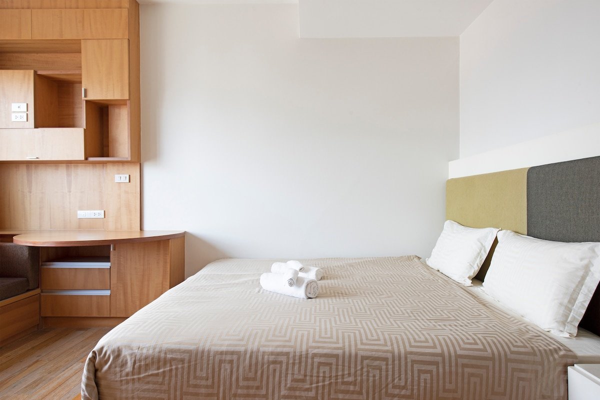 CBD, Luxury 2BR residence, 300 m to BTS Chit Lom gallery image 5