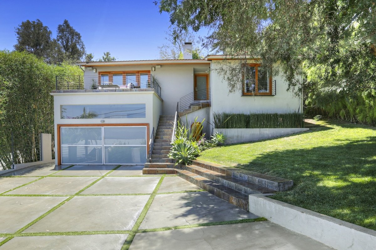 Hollywood Hills Retreat (upper) gallery image 3