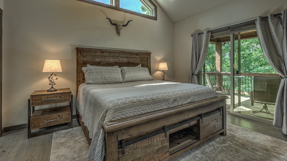 Whitetail Bluff- HotTub, Shuffleboard, Arcade Game gallery image 5