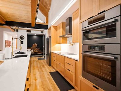 Luxury Mt. Hood Retreat w/ Swim Spa & Game Loft