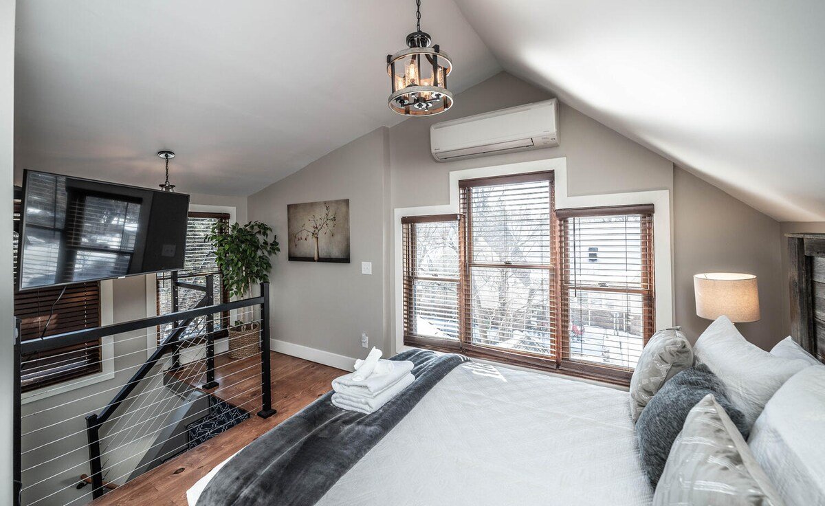 Charming Parkview 4BR 2BA StateFair Fenced Yard gallery image 5