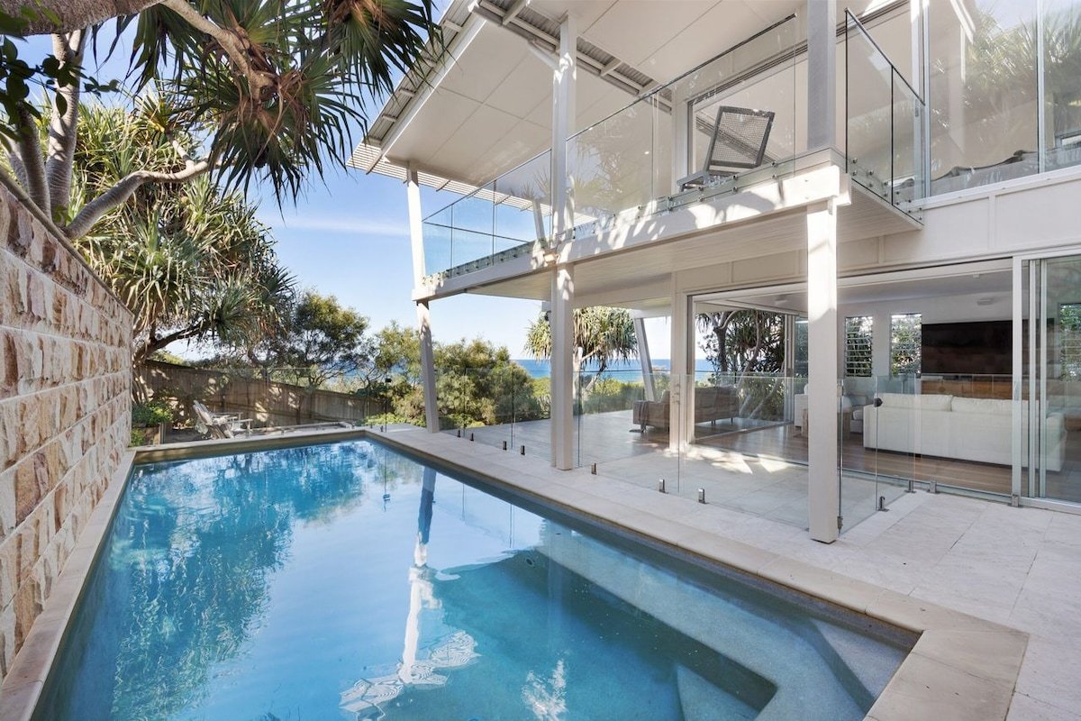 24 Noosa Dunes – Beachfront Luxury Home gallery image 3