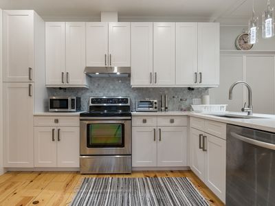 DOWNTOWN MONTREAL 12 BEDROOMS 6 BATHROOM SLEEPS 48