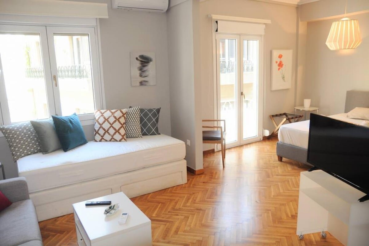 Lovely apartment in Plaka gallery image 5