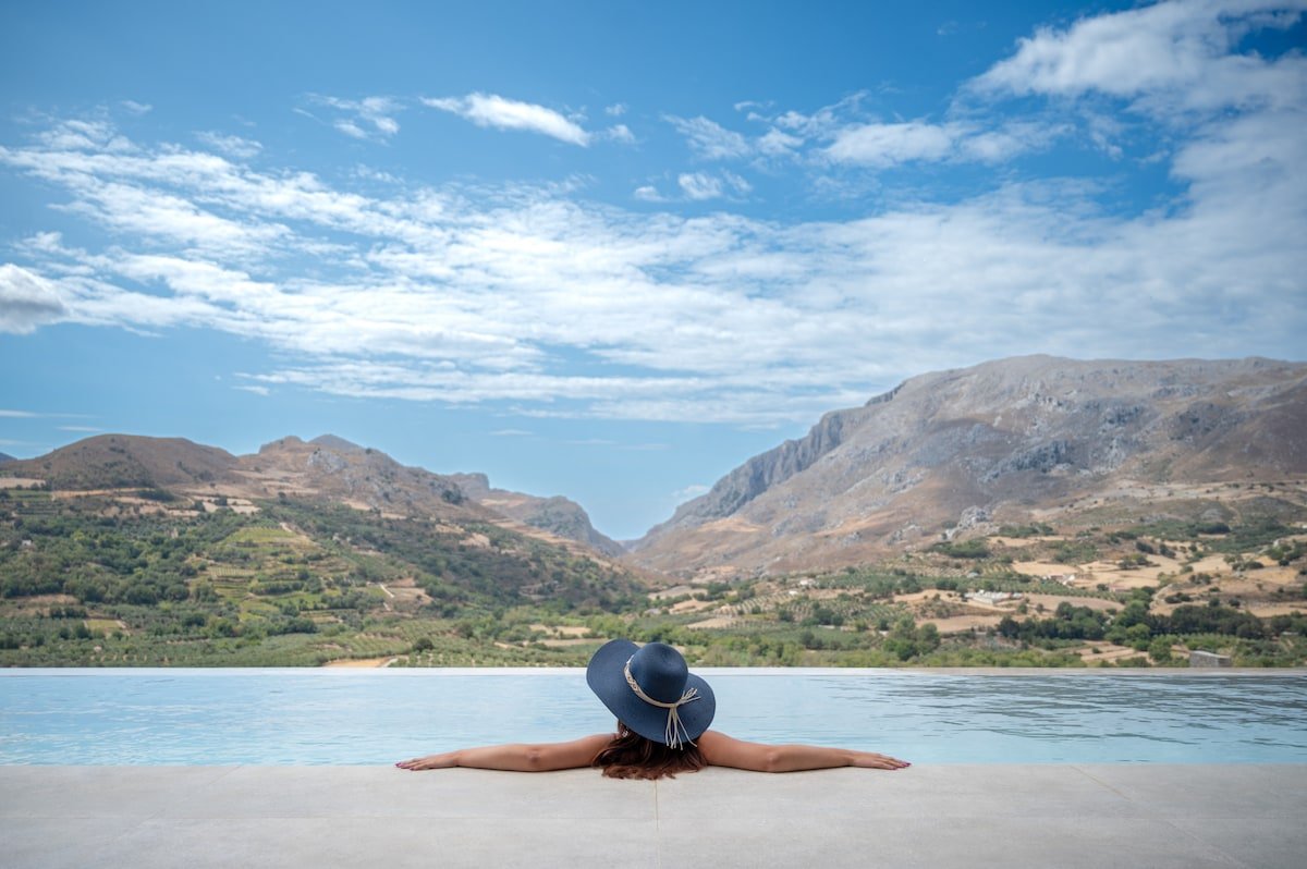 Neromai Cave Luxury Villas gallery image 2