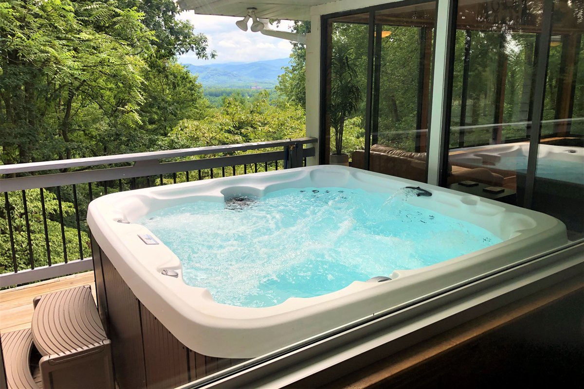 Gorgeous Views! Great Location-Spa-Dreamy Porch!