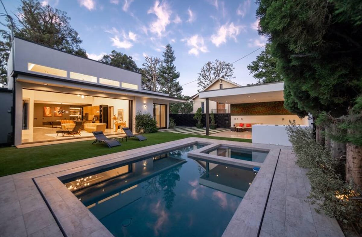 Modern Mini Mansion gallery image 2