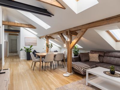 Cozy & Spacious Attic Apartment in Old Town