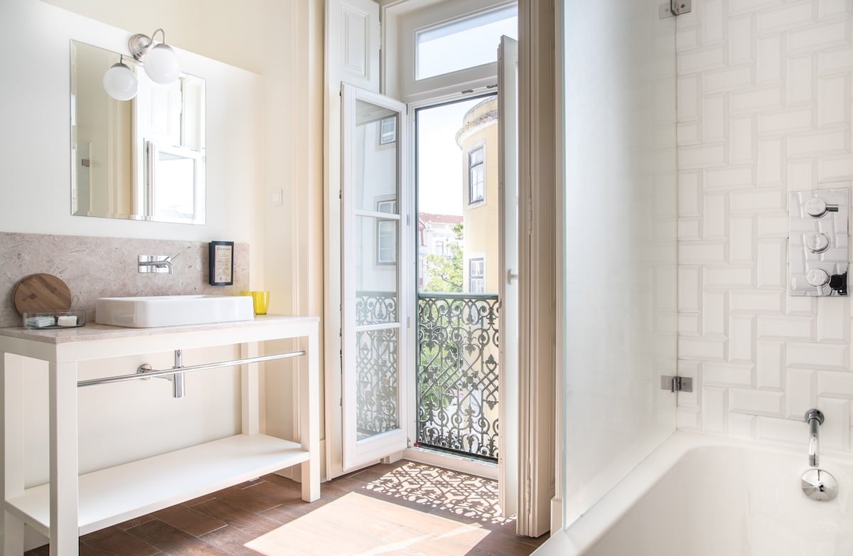 Deluxe 2 Bedrooms Apartment Chafariz- 6 pax-108sqm gallery image 4