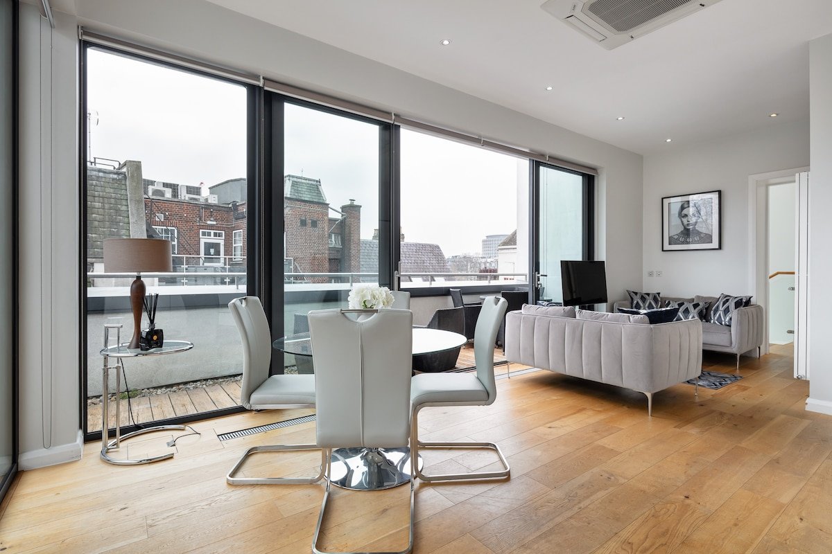Penthouse Holborn Covent Garden Stunning ParkViews gallery image 5