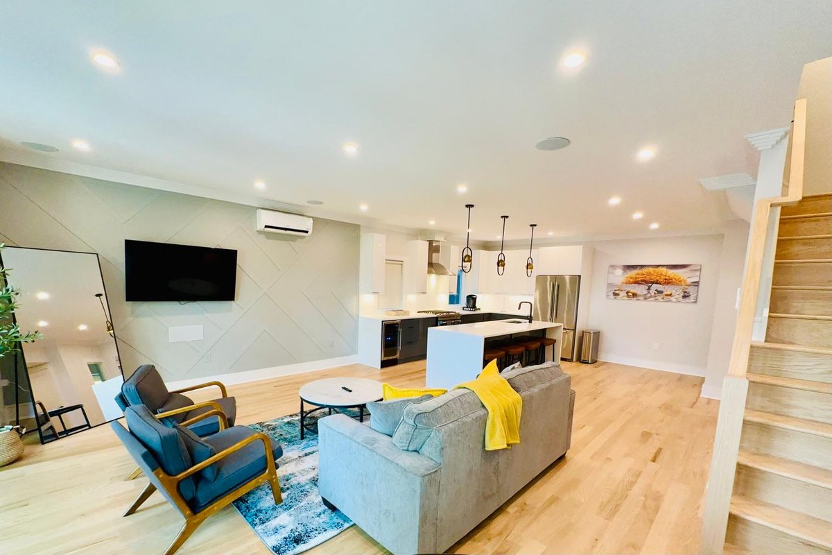 Beautiful Spacious Modern 4BR 2.5BA Duplex Condo