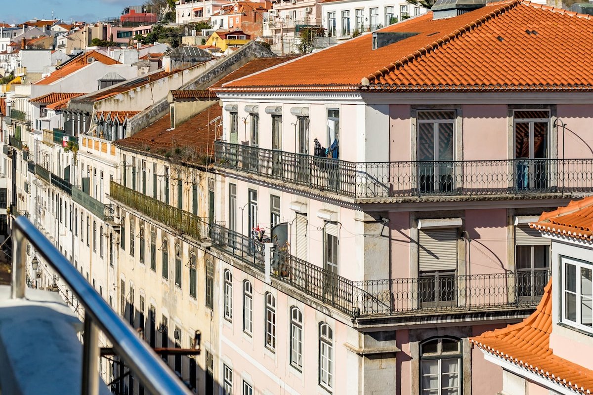 A Captivating Apartment Close to River Tagus in Lisbon gallery image 5
