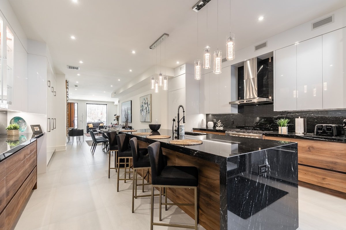 Spectacular Modern 3BR Executive Home – Must See! gallery image 3