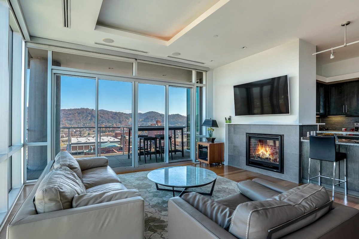 Penthouse Style Condo Atop Hotel Indigo gallery image 3