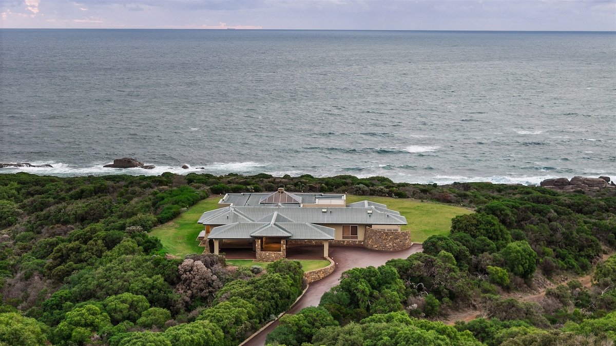 Incognito—An Exclusive Oceanfront Estate gallery image 2