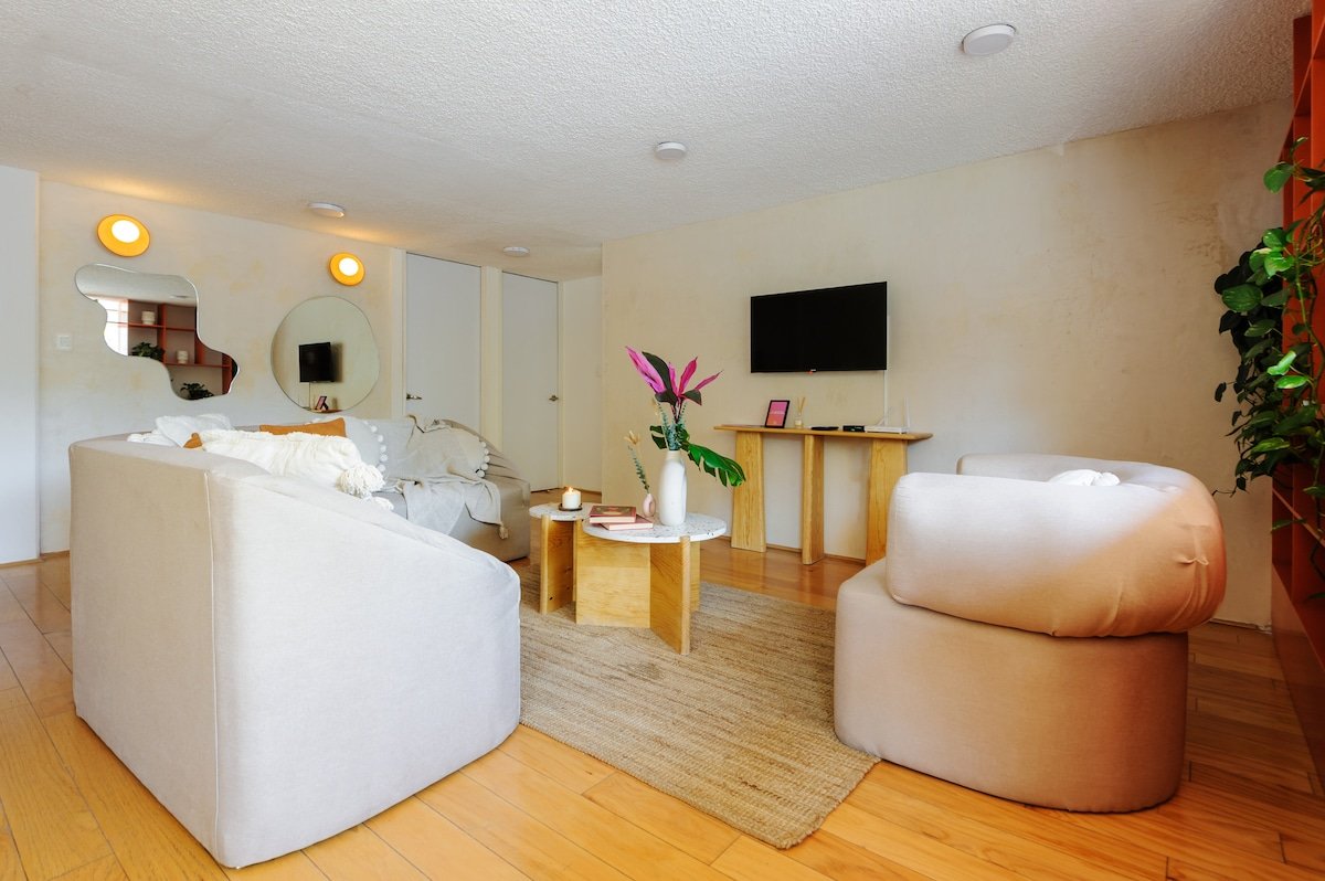 Classy Stay with Private Patio, Near the Parks gallery image 5