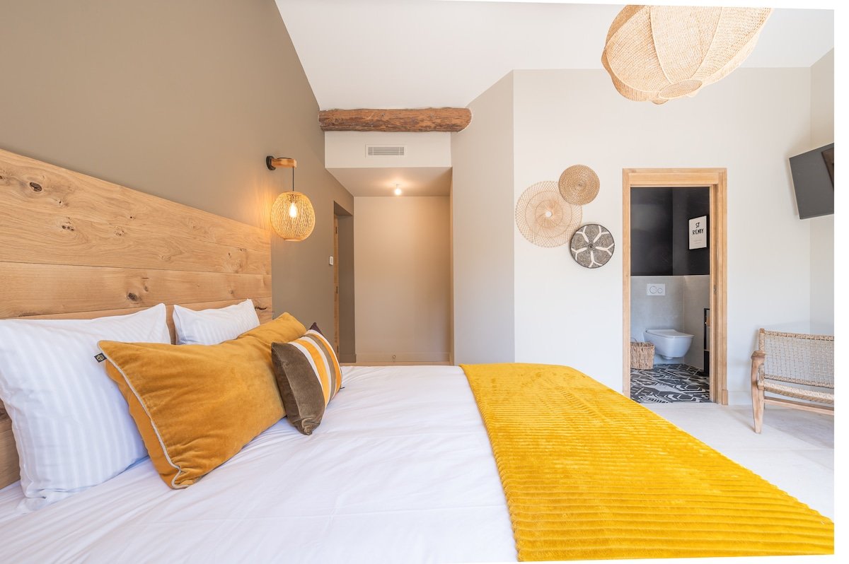 Provencal farmhouse with private swimming pool gallery image 4