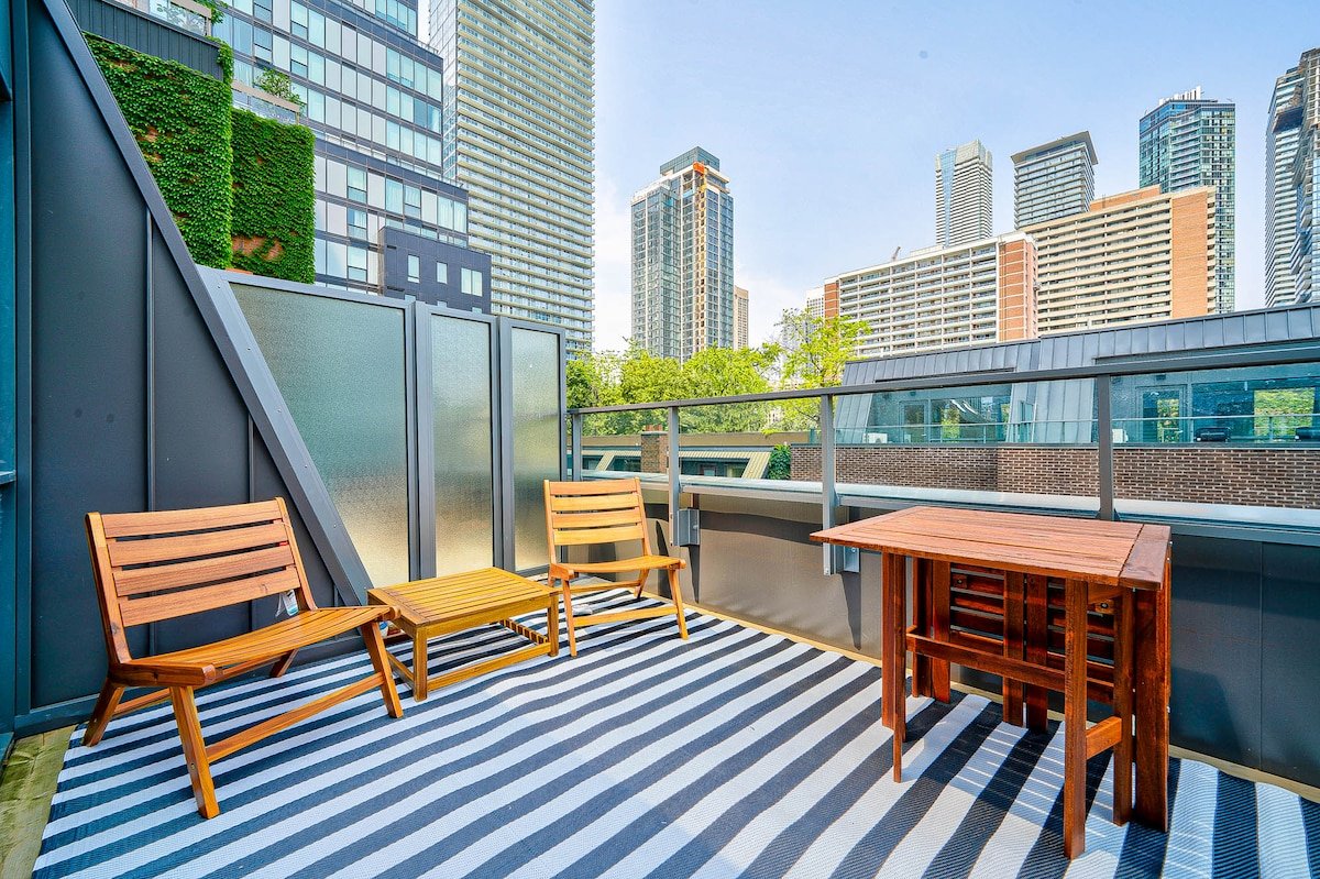 Lux New Townhouse Near Yonge And Bloor gallery image 5