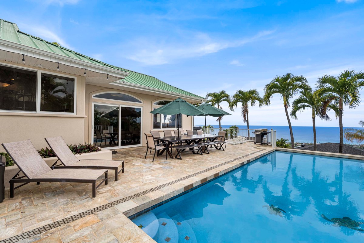 Honu Hale: Oceanview Estate w/ Pool, Hot Tub, AC